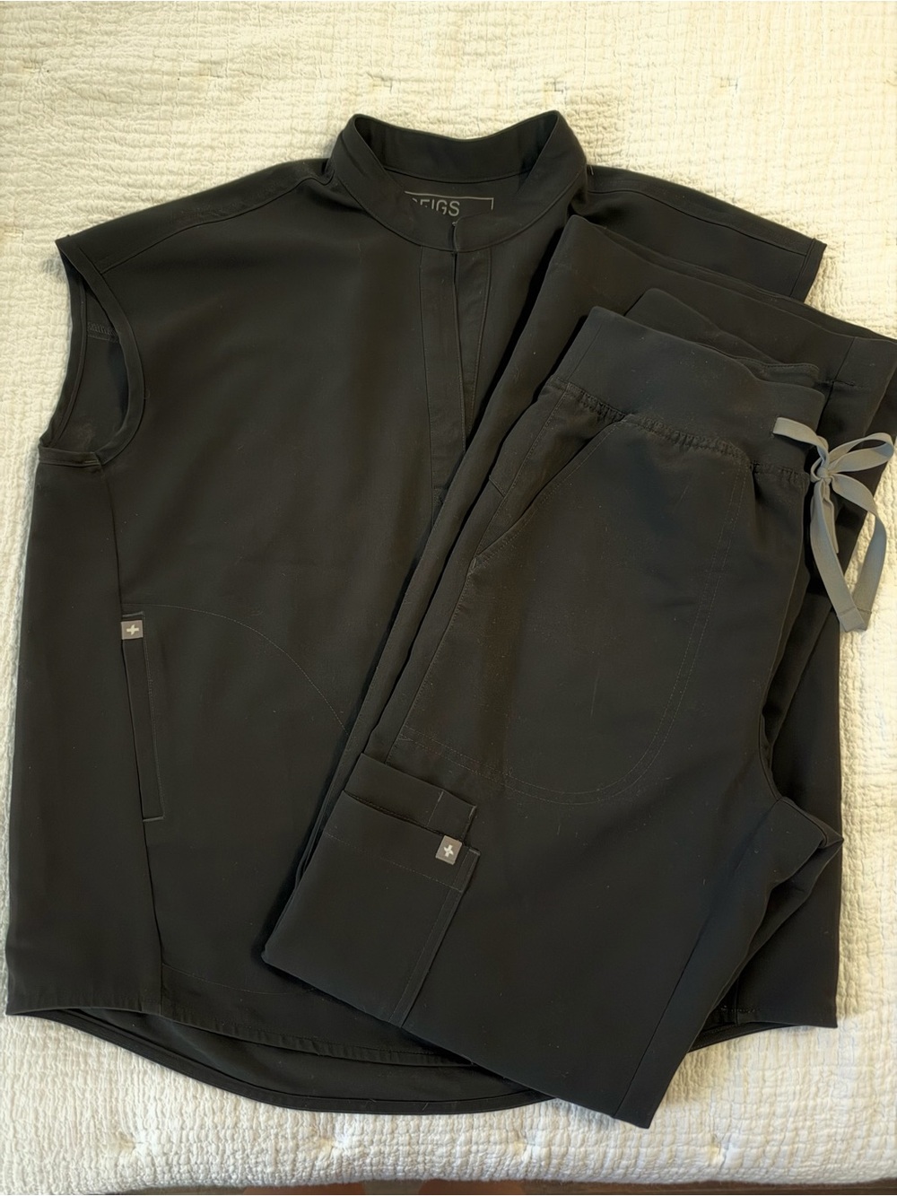 FIGS Rafaela Black Scrub top XXS and Isabel XS Pants